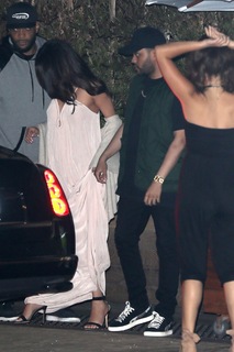 Selena Gomez feet photo thumbnail
