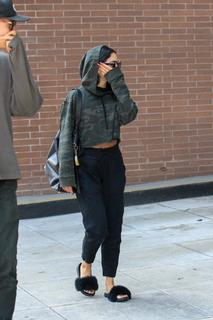 Vanessa Hudgens feet photo thumbnail