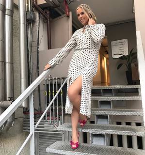 Adriane Galisteu feet photo thumbnail