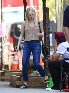 Emma Stone feet photo thumbnail