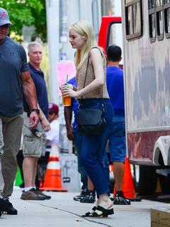 Emma Stone feet photo thumbnail