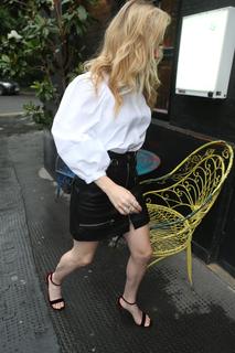 Ellie Goulding feet photo thumbnail