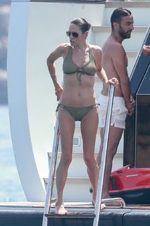 Jennifer Connelly feet photo thumbnail