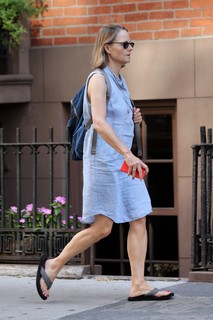 Jodie Foster feet photo thumbnail