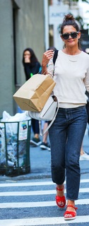 Katie Holmes feet photo thumbnail