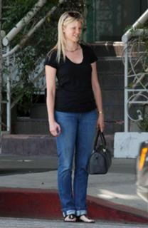 Amy Smart feet photo thumbnail