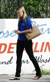 Amy Smart feet photo thumbnail