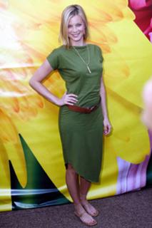 Amy Smart feet photo thumbnail