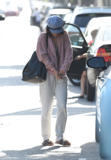 Vanessa Hudgens feet photo thumbnail