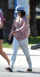 Vanessa Hudgens feet photo thumbnail
