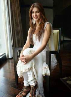 Shruti Haasan feet photo thumbnail