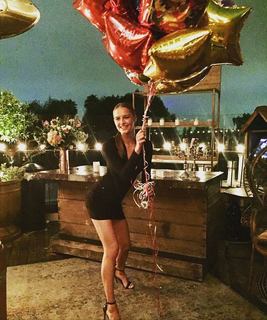 Karolina Pisarek feet photo thumbnail