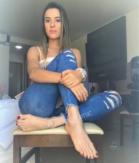 Alaine Crissiê feet photo thumbnail