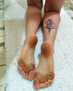 Alaine Crissiê feet photo thumbnail