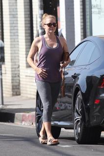 Amy Adams feet photo thumbnail