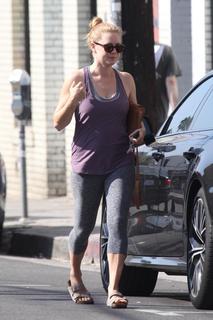 Amy Adams feet photo thumbnail