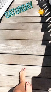 Reese Witherspoon feet photo thumbnail
