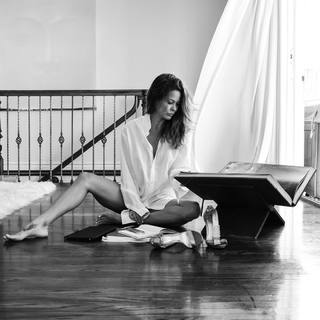 Brooke Burke feet photo thumbnail