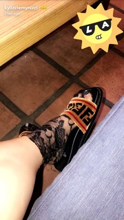 Kylie Jenner feet photo thumbnail