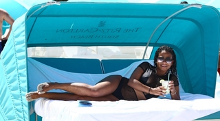 Christina Milian feet photo thumbnail