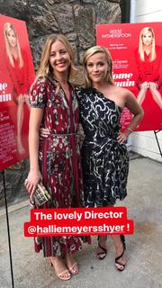 Reese Witherspoon feet photo thumbnail