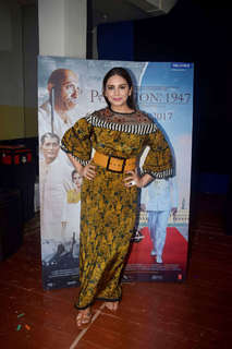 Huma Qureshi feet photo thumbnail