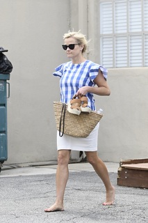 Reese Witherspoon feet photo thumbnail