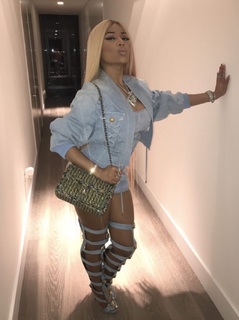 Nicki Minaj feet photo thumbnail