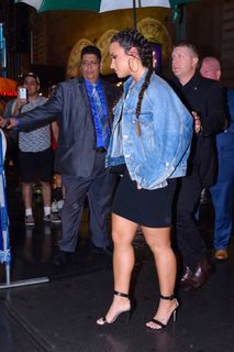Demi Lovato feet photo thumbnail