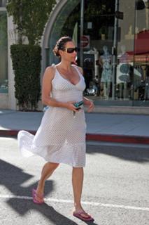 Minnie Driver feet photo thumbnail