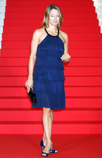 Jodie Foster feet photo thumbnail