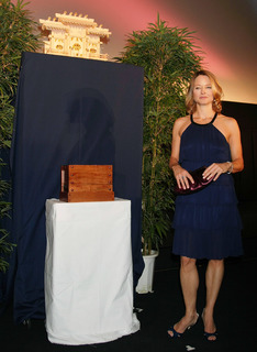 Jodie Foster feet photo thumbnail