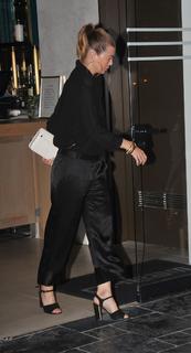 Ellen Pompeo feet photo thumbnail