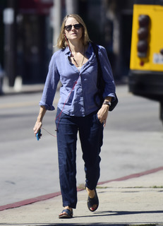 Jodie Foster feet photo thumbnail