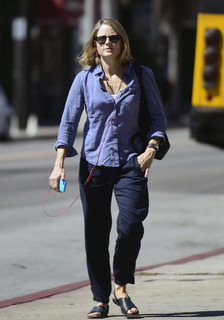 Jodie Foster feet photo thumbnail