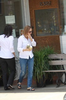 Jodie Foster feet photo thumbnail