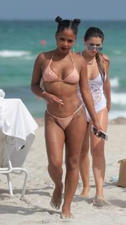 Christina Milian feet photo thumbnail