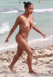 Christina Milian feet photo thumbnail
