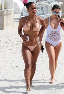 Christina Milian feet photo thumbnail