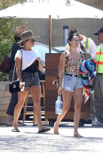 Ashley Tisdale feet photo thumbnail