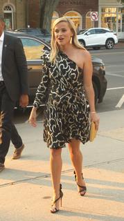 Reese Witherspoon feet photo thumbnail