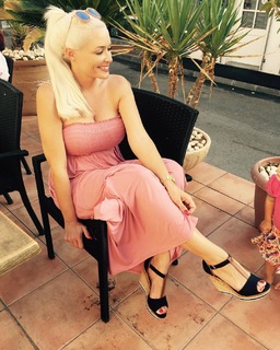 Daniela Katzenberger feet photo thumbnail