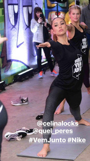 Sabrina Sato feet photo thumbnail