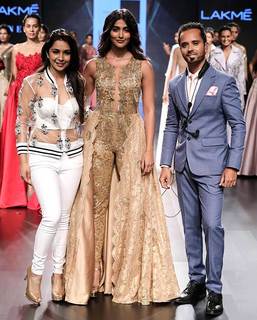 Pooja Hegde feet photo thumbnail