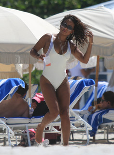 Christina Milian feet photo thumbnail