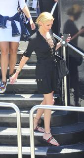 Katie Cassidy feet photo thumbnail