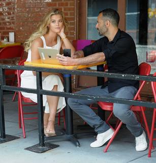 Nina Agdal feet photo thumbnail