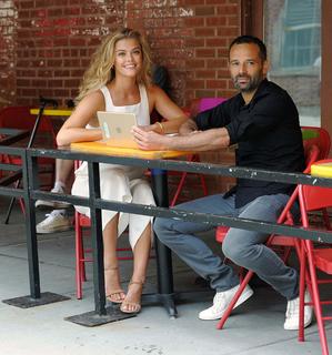 Nina Agdal feet photo thumbnail
