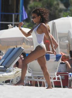 Christina Milian feet photo thumbnail