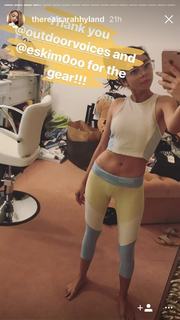 Sarah Hyland feet photo thumbnail